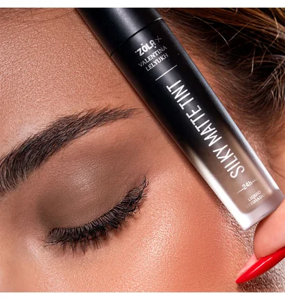 Жидкие тени для век ZOLA x Valentina Lelyukh Silky Matte Tint, Sandstone #04