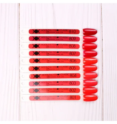 Lakier hybrydowy Moon Full Ferrari #807, czerwono-malinowy, 8 ml