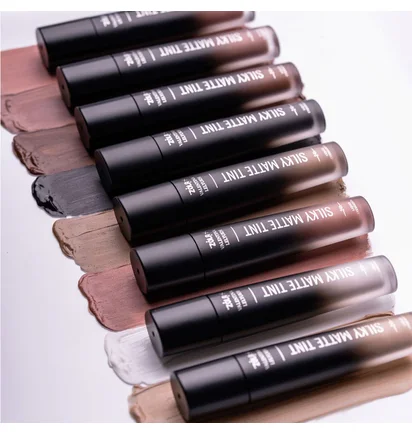 Жидкие тени для век ZOLA x Valentina Lelyukh Silky Matte Tint, Sandstone #04